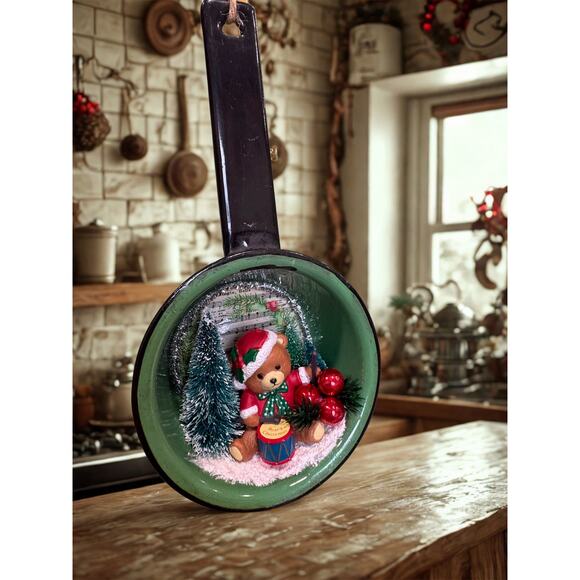 Vintage Enamel Pot Christmas Diorama Assemblage – “Beary Christmas” Teddy Bear - Picture 2 of 4